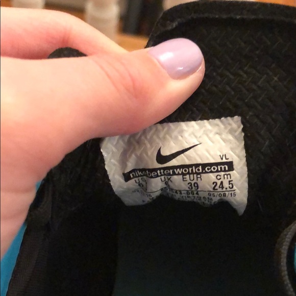 Black and blue nike soccer cleats - Picture 5 of 8